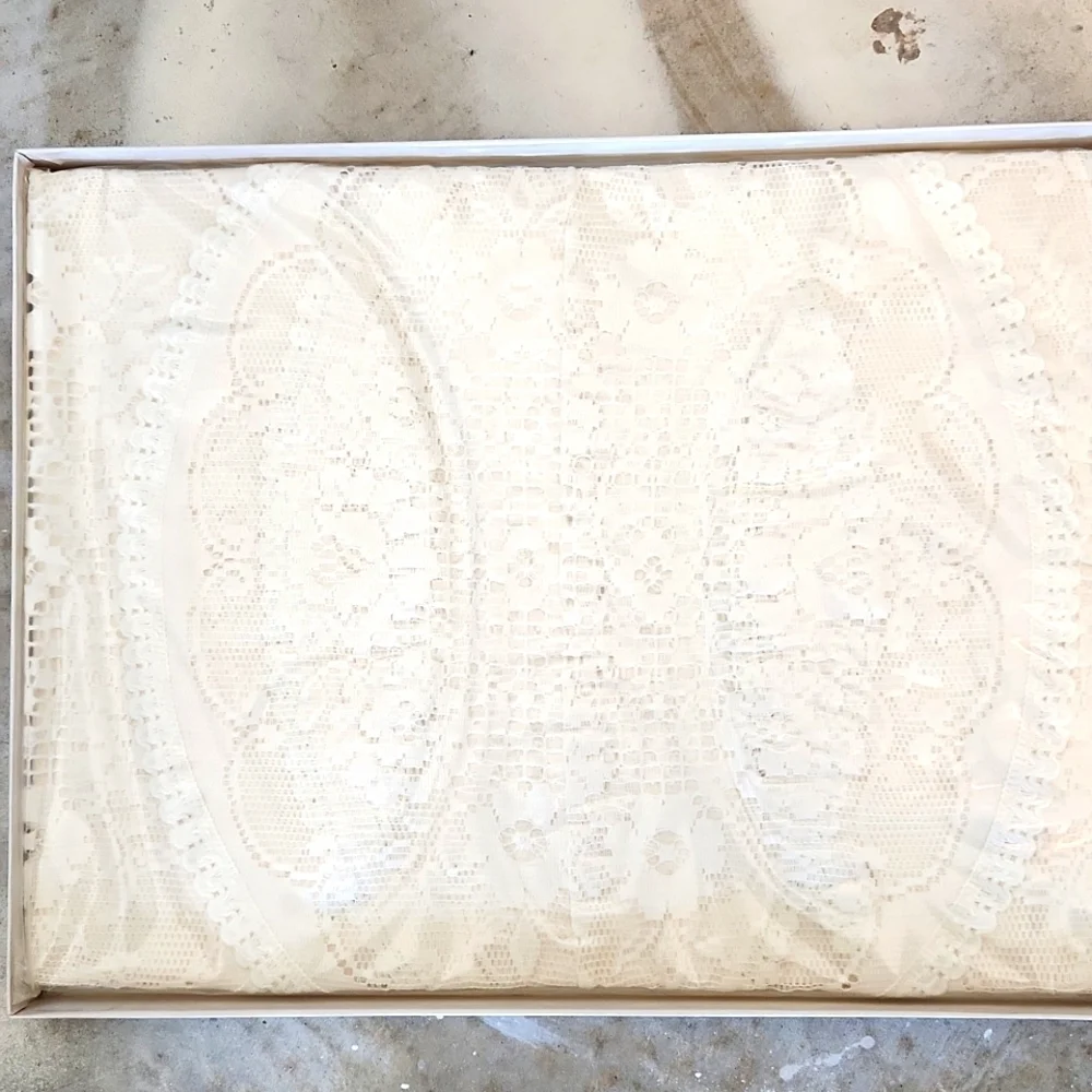 NIB 4 Brigitte Beige Lace Placemats
